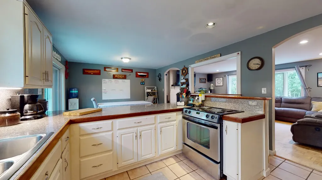 48 Augusta Road Topsham ME 04086