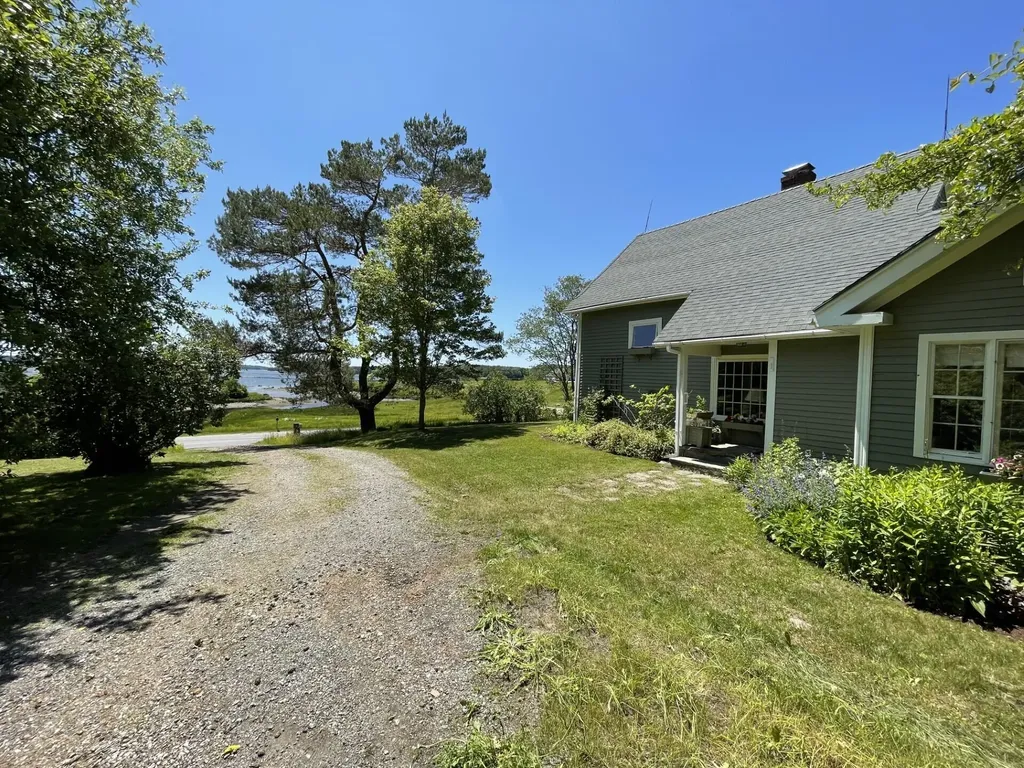 104 River Road Cushing ME 04563