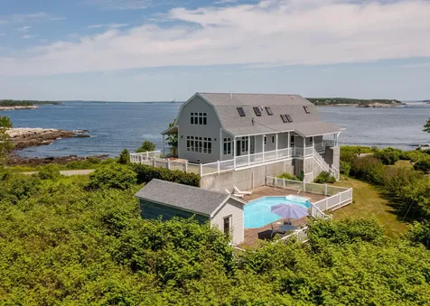 690 Seashore Avenue Portland ME 04108