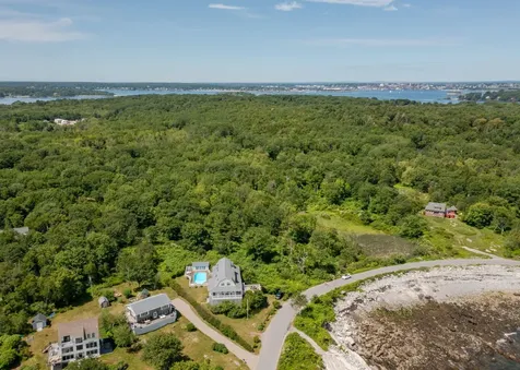 690 Seashore Avenue Portland ME 04108