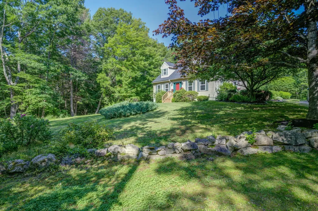 191 Valley Road Raymond ME 04071