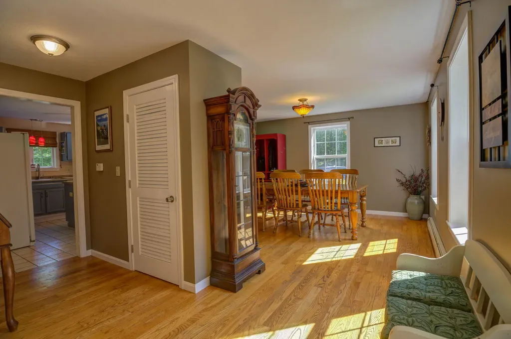 191 Valley Road Raymond ME 04071