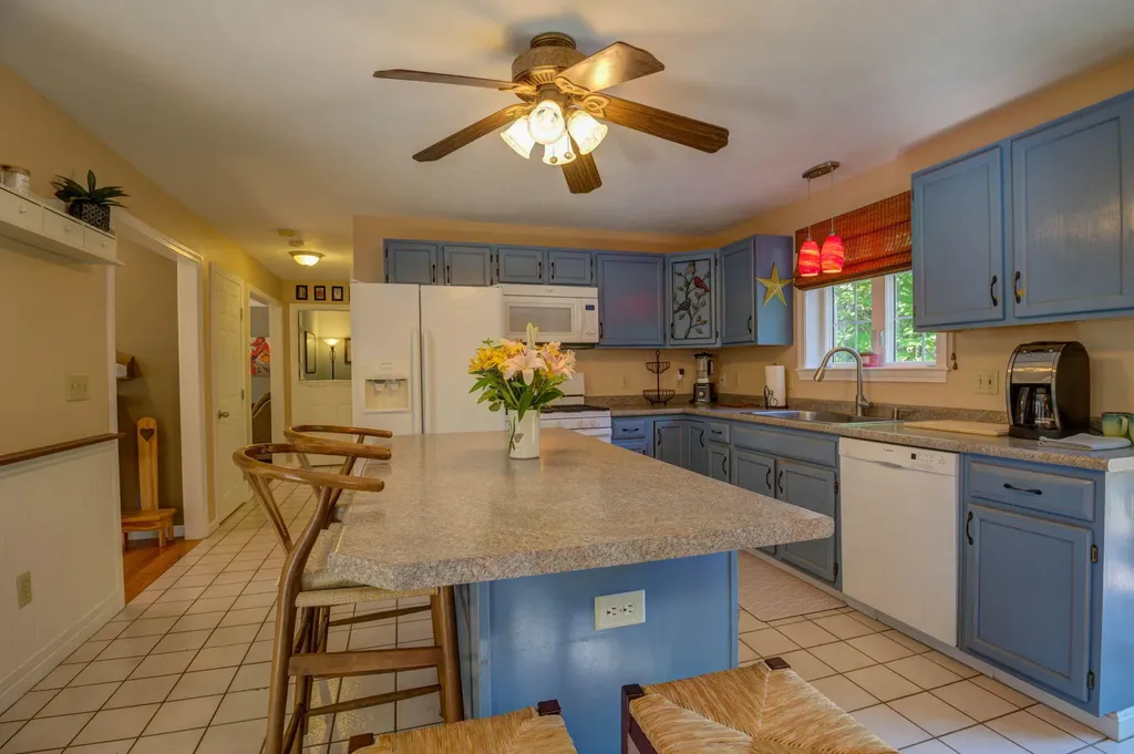 191 Valley Road Raymond ME 04071