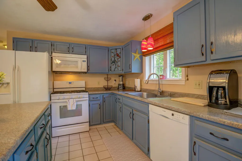 191 Valley Road Raymond ME 04071