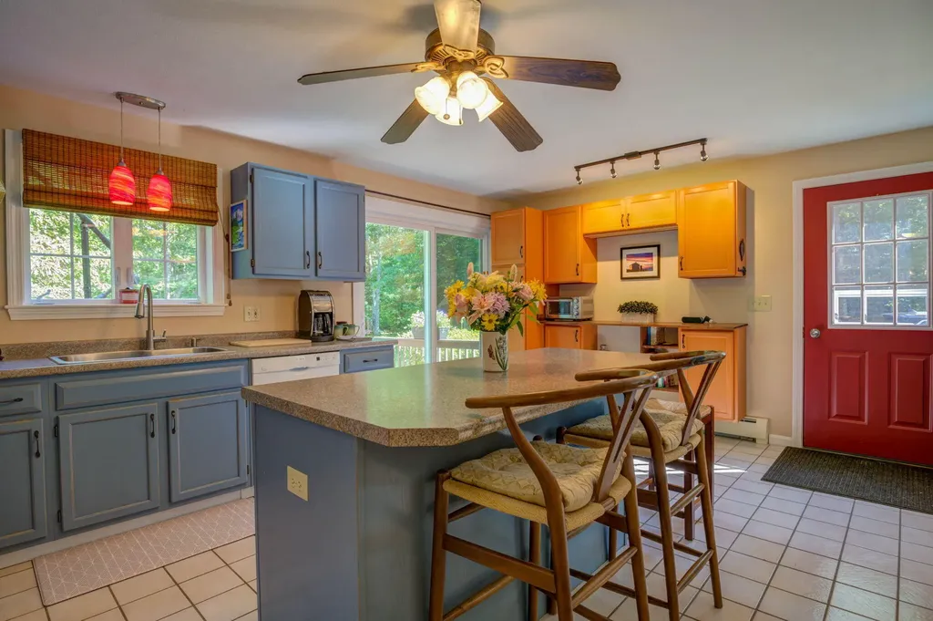 191 Valley Road Raymond ME 04071