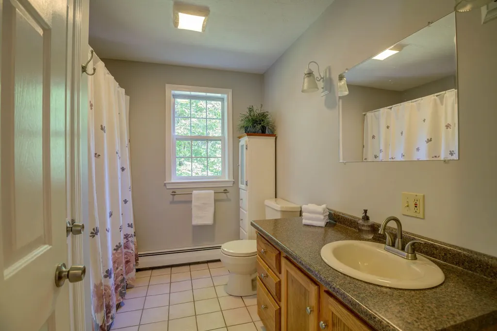191 Valley Road Raymond ME 04071