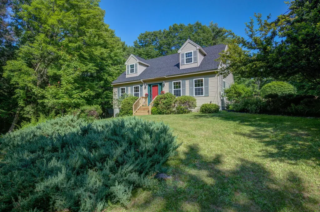 191 Valley Road Raymond ME 04071