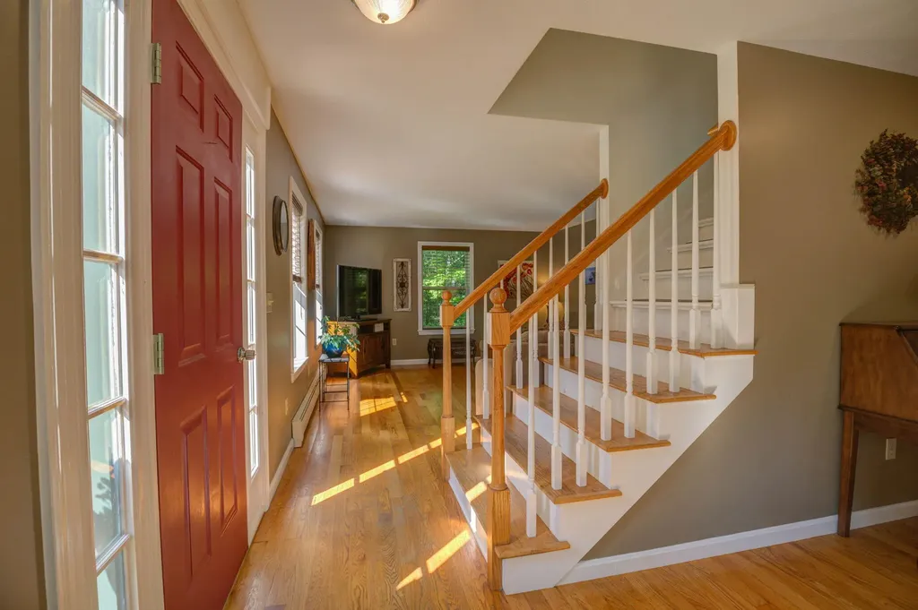 191 Valley Road Raymond ME 04071
