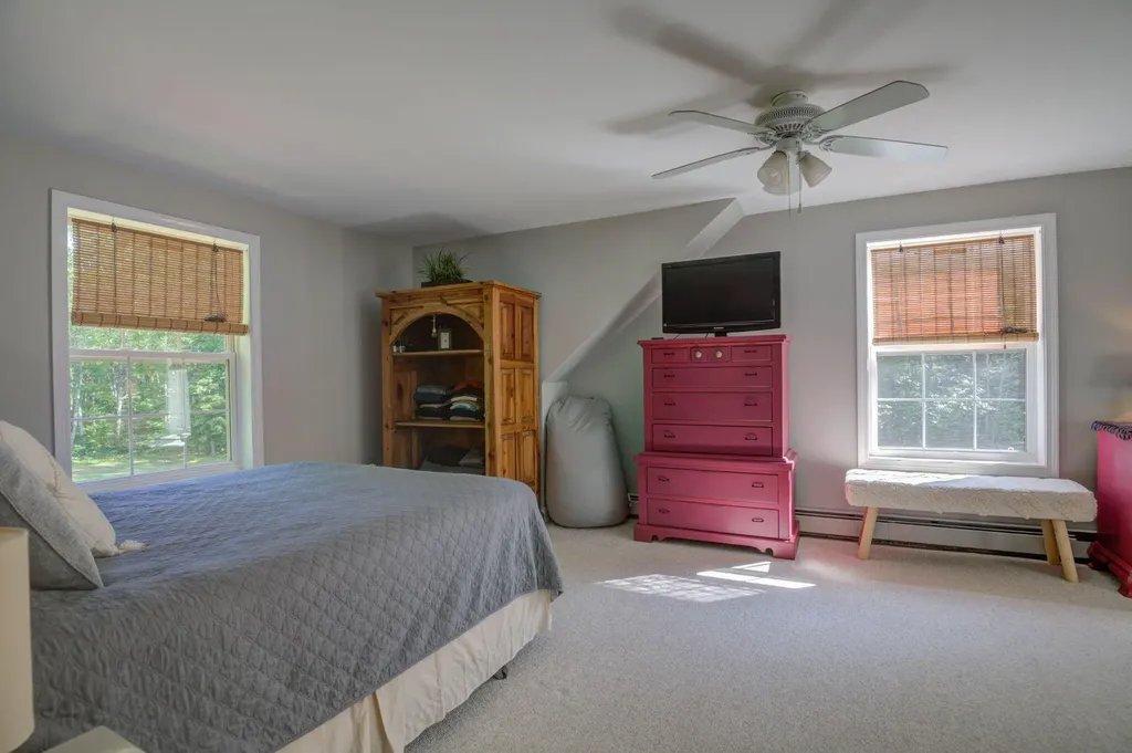 191 Valley Road Raymond ME 04071