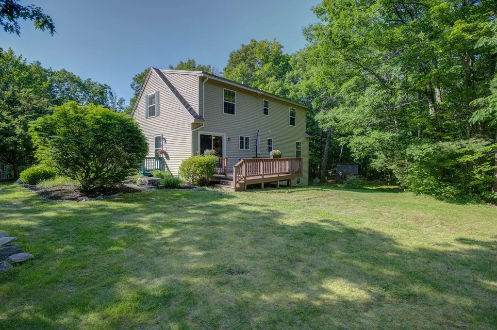 191 Valley Road Raymond ME 04071