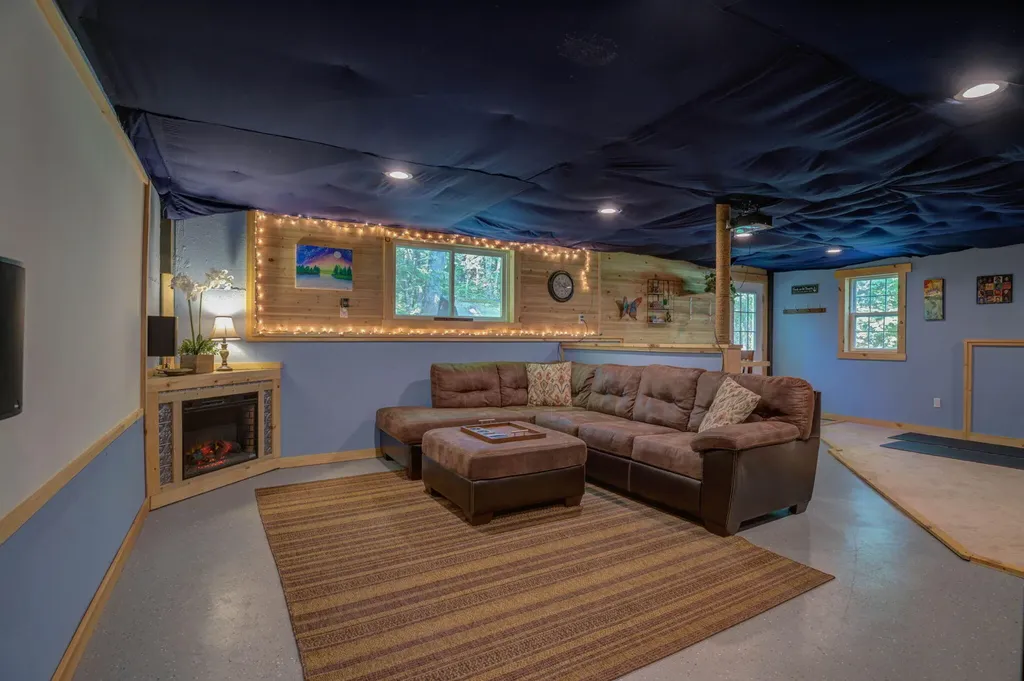 191 Valley Road Raymond ME 04071