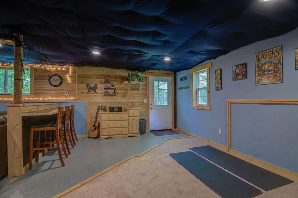 191 Valley Road Raymond ME 04071