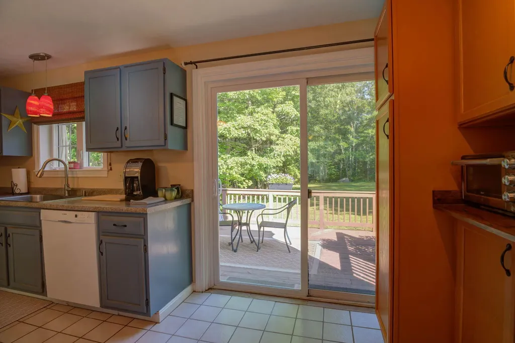 191 Valley Road Raymond ME 04071