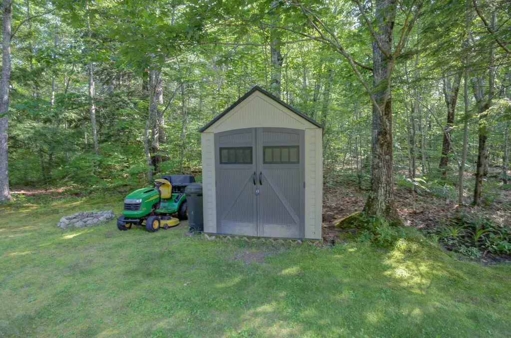 191 Valley Road Raymond ME 04071