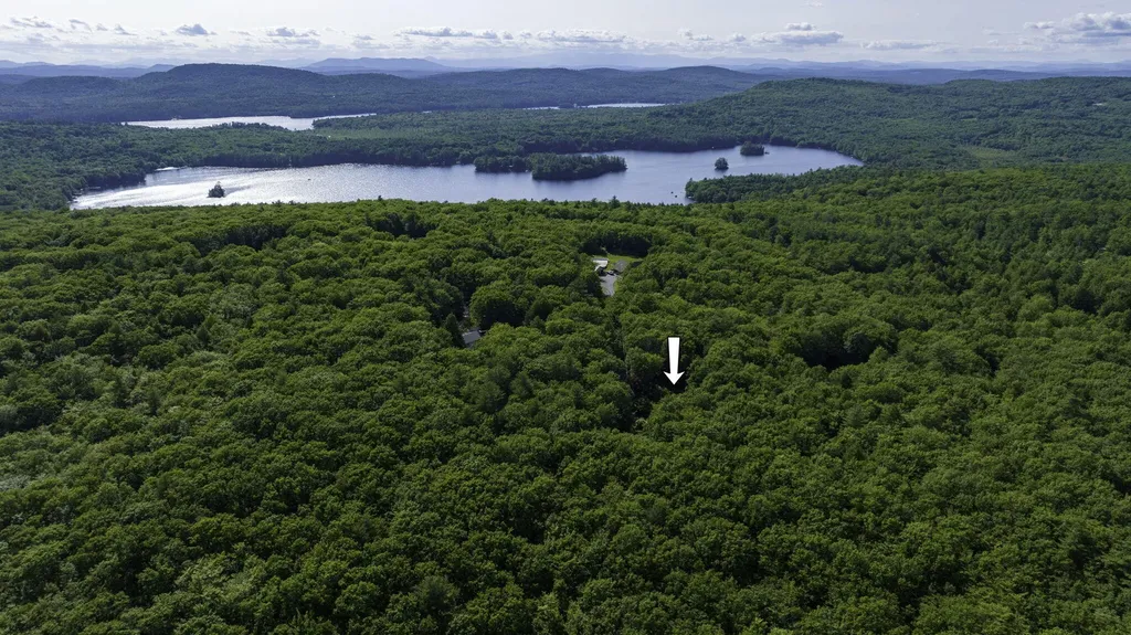 191 Valley Road Raymond ME 04071