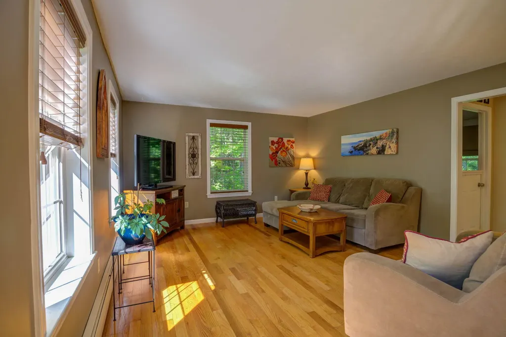 191 Valley Road Raymond ME 04071