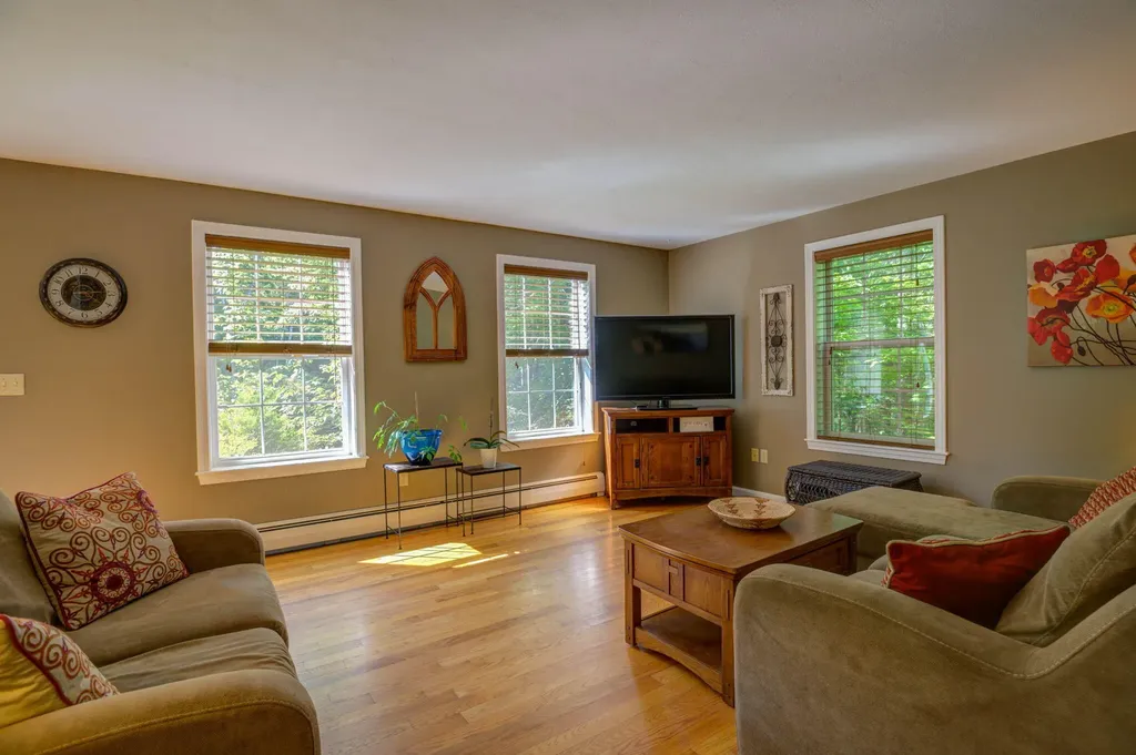 191 Valley Road Raymond ME 04071