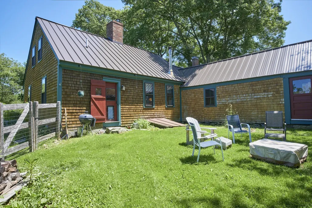 935 Dutch Neck Road Waldoboro ME 04572