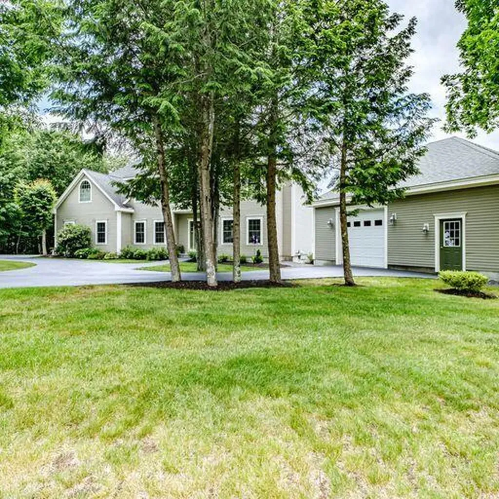 152 Presidential Way Westbrook ME 04092