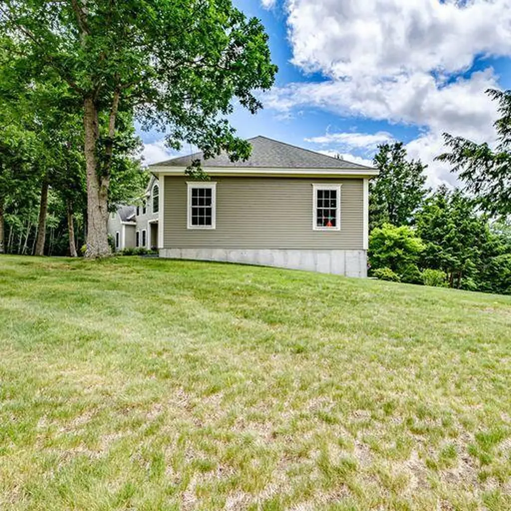 152 Presidential Way Westbrook ME 04092