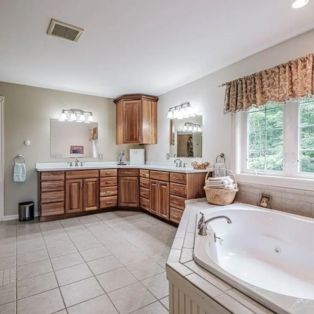 152 Presidential Way Westbrook ME 04092