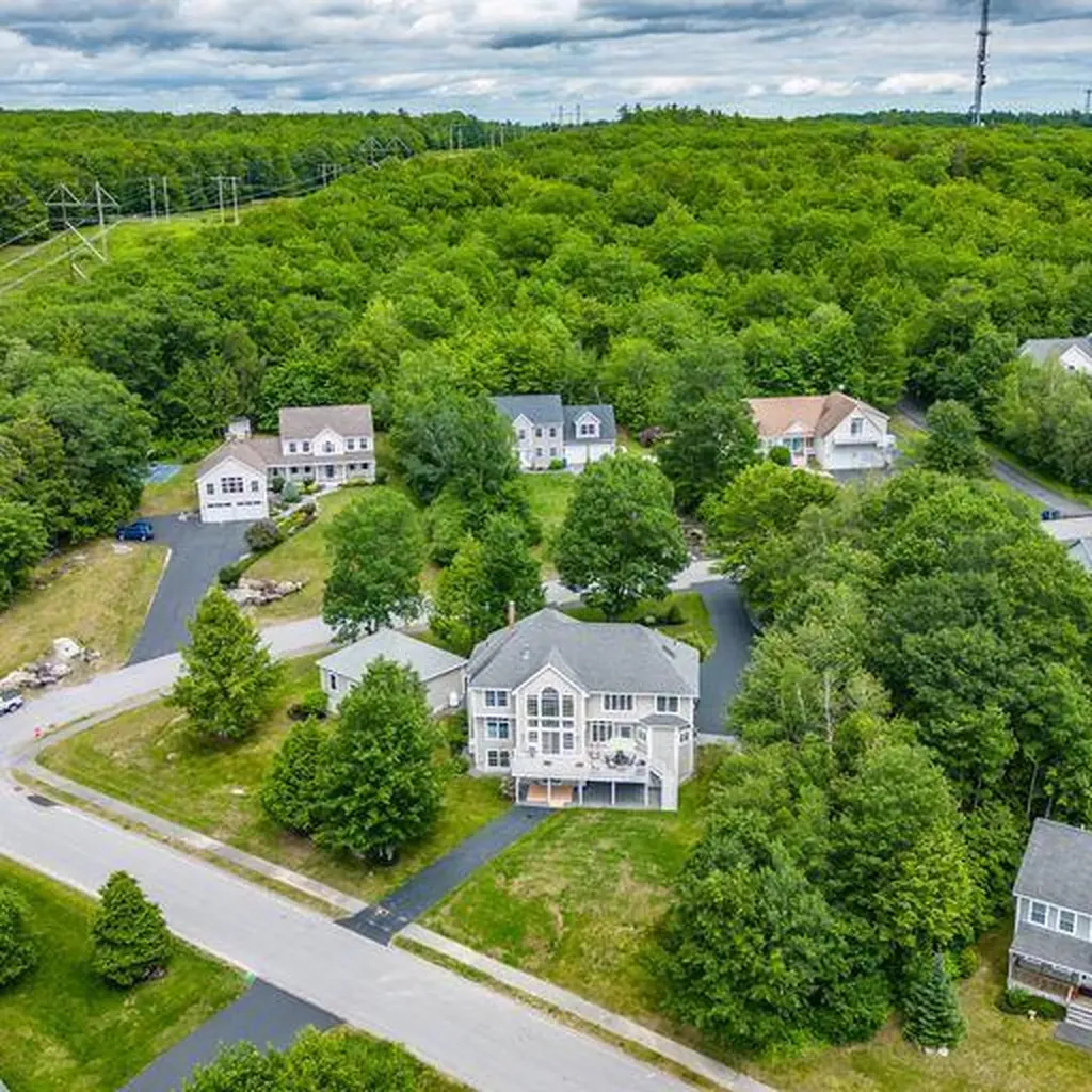 152 Presidential Way Westbrook ME 04092