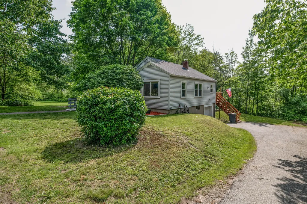 102 Old Brunswick Road Gardiner ME 04345