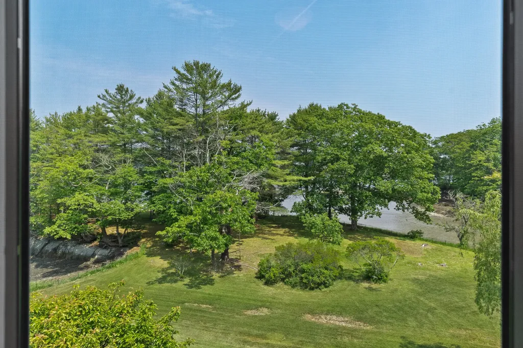 27 Long Point Road Harpswell ME 04079