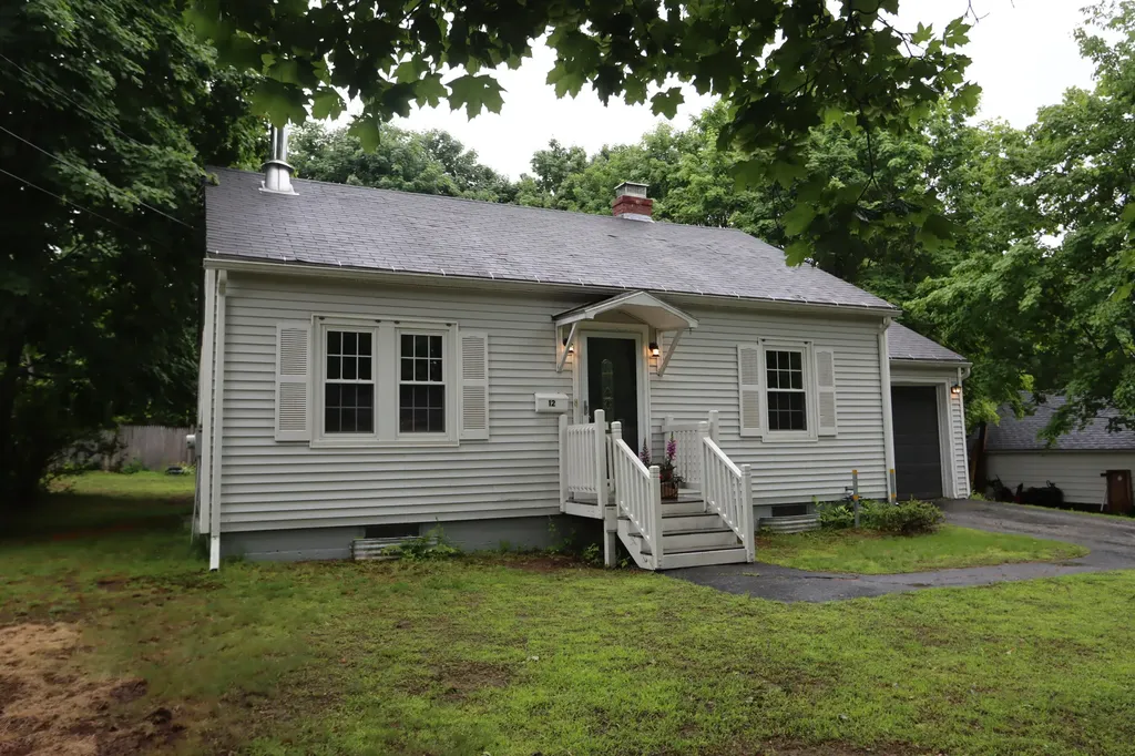 12 Sunset Avenue Auburn ME 04210