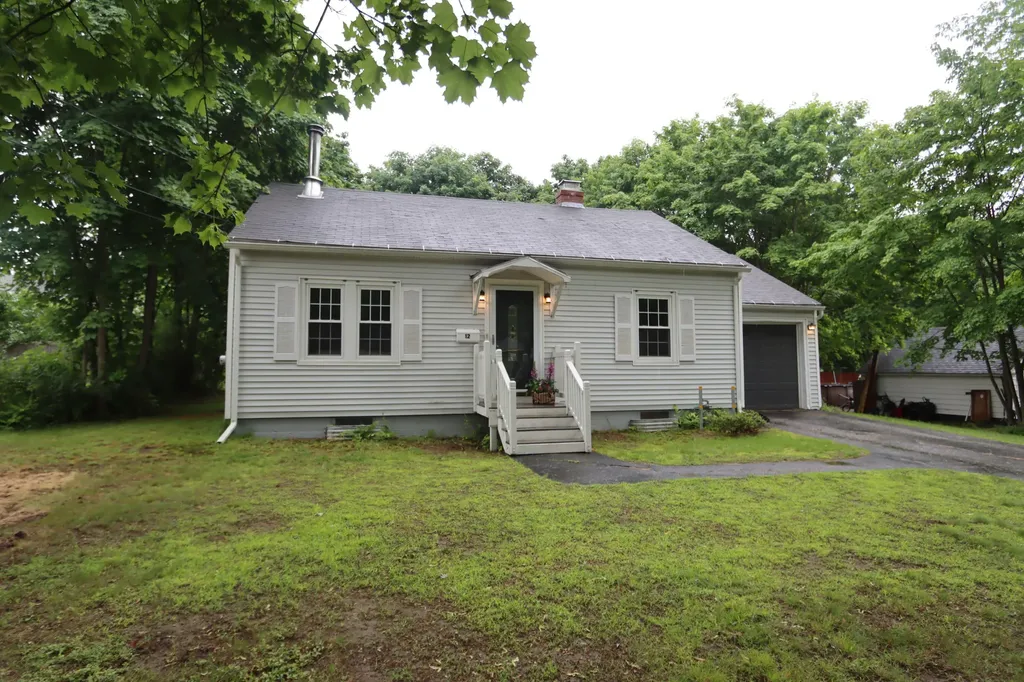 12 Sunset Avenue Auburn ME 04210