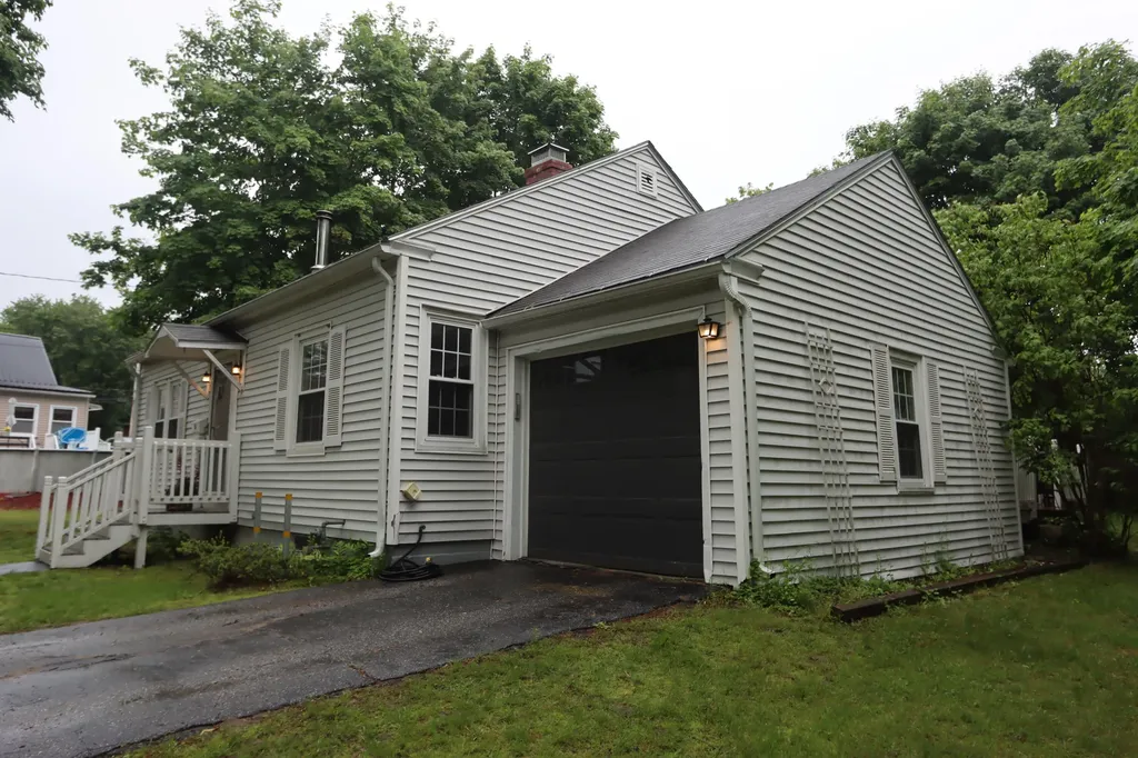 12 Sunset Avenue Auburn ME 04210