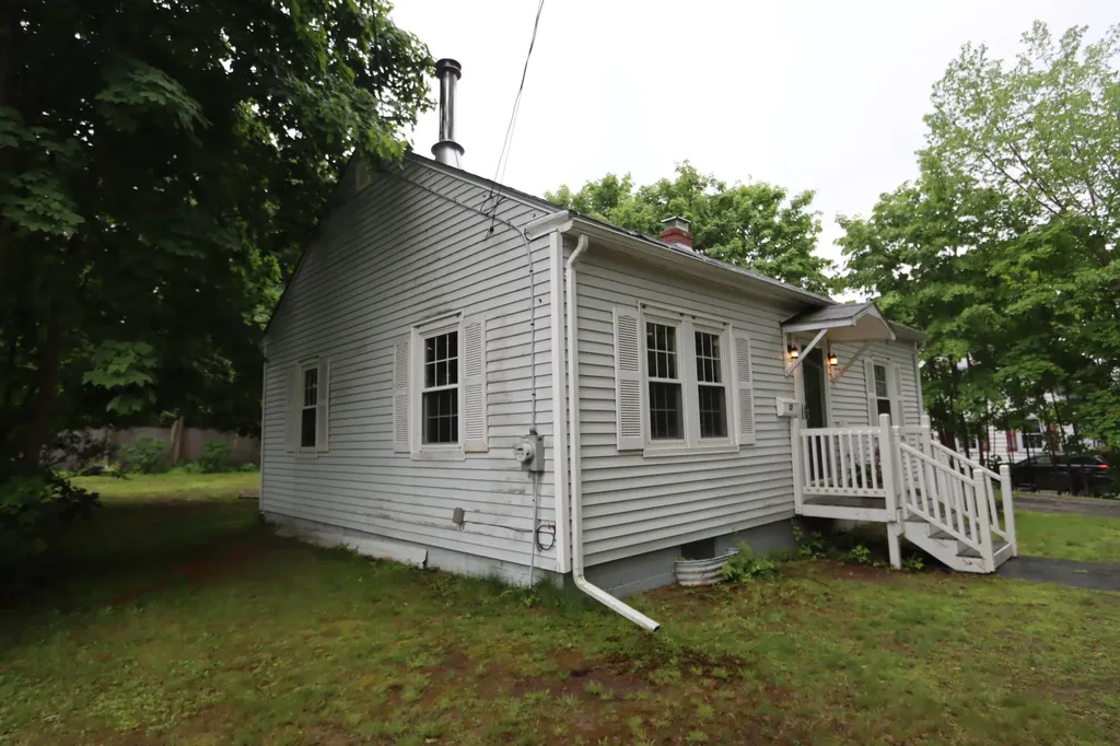 12 Sunset Avenue Auburn ME 04210