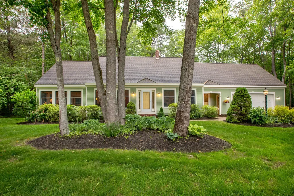18 Locust Lane Brunswick ME 04011