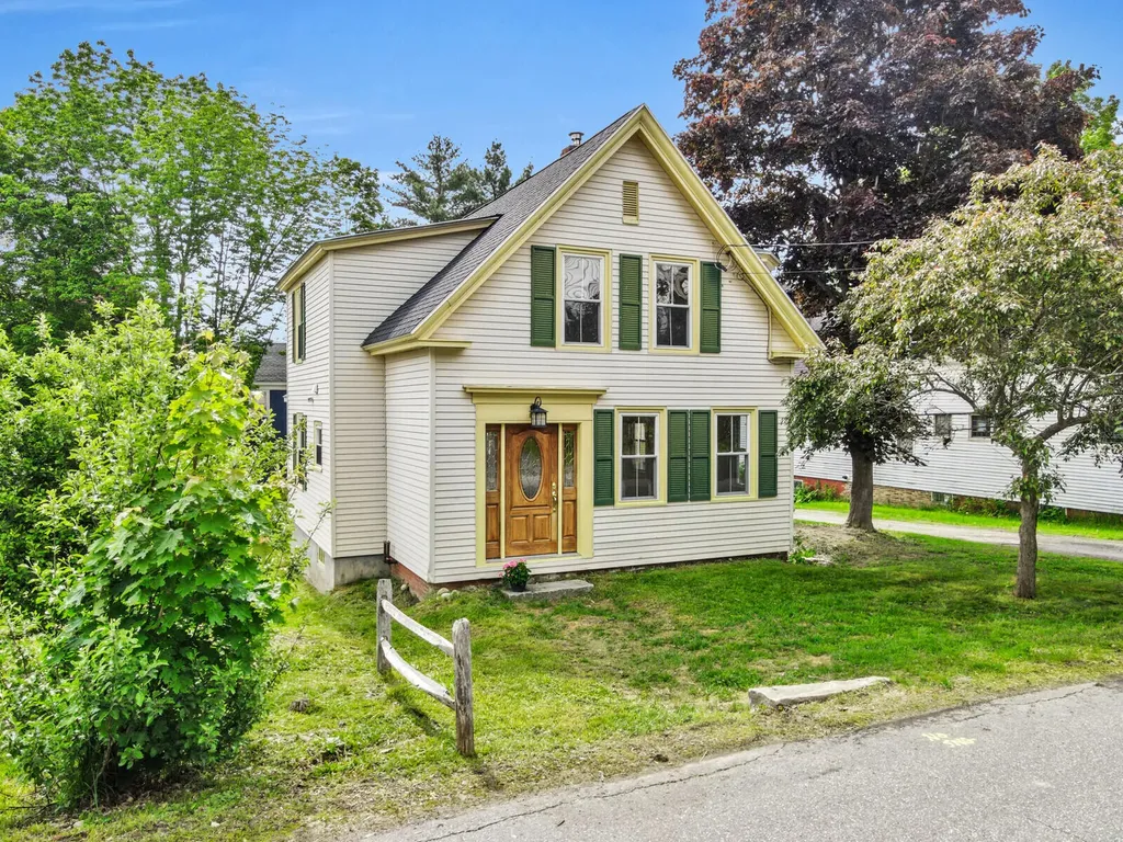 33 Mount Vernon Street Gardiner ME 04345