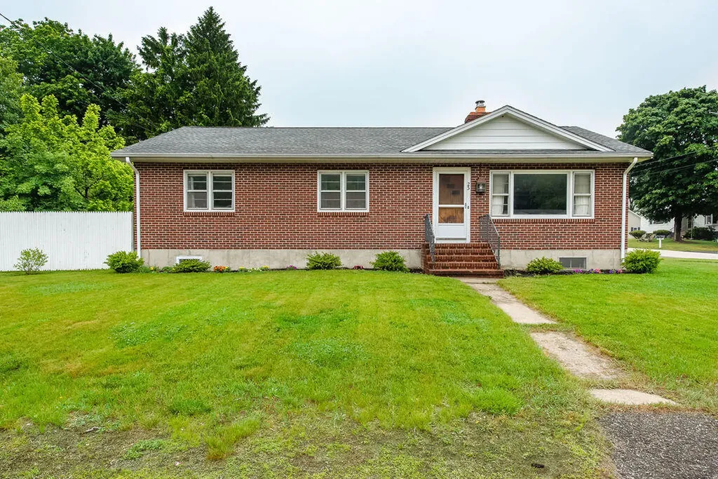 23 Dion Avenue Kittery ME 03904