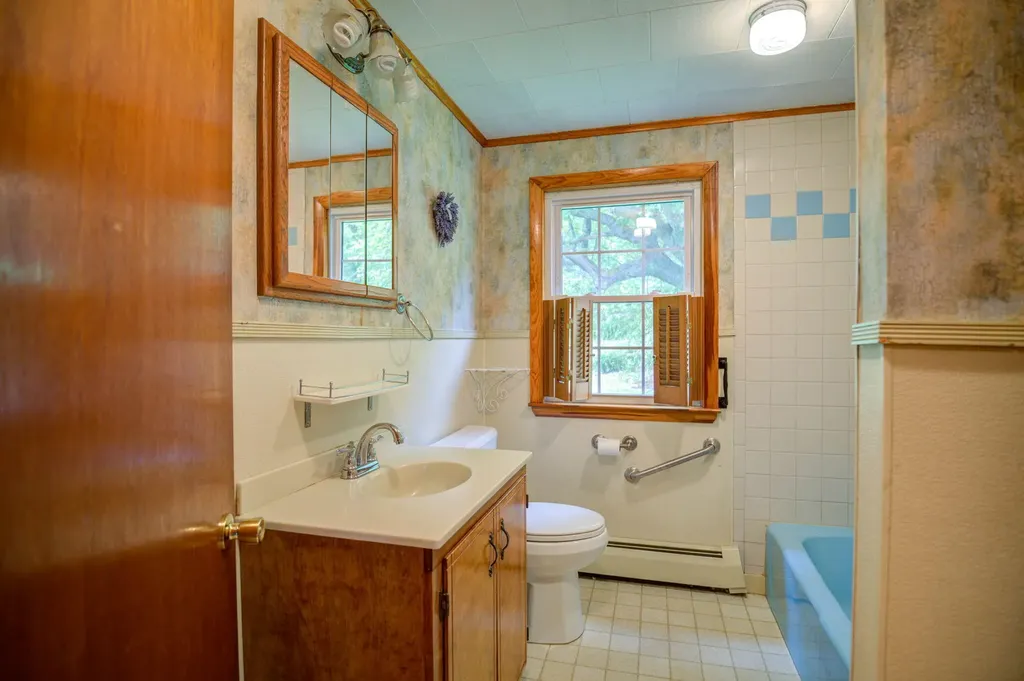 674 Greenwood Road Norway ME 04268