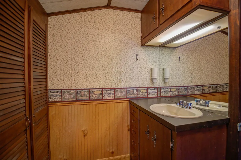674 Greenwood Road Norway ME 04268