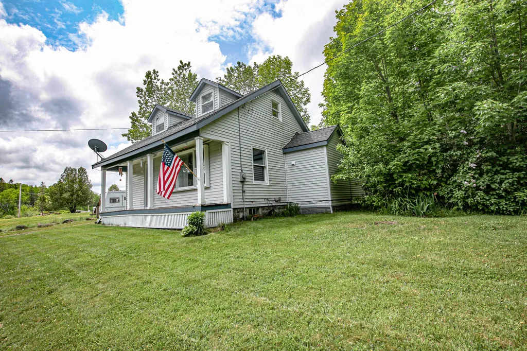 59 Playhouse Lane Whiting ME 04691