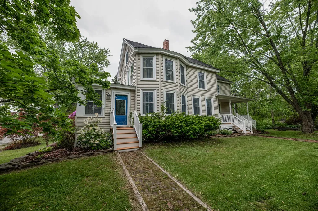 30 Highland Avenue Winthrop ME 04364