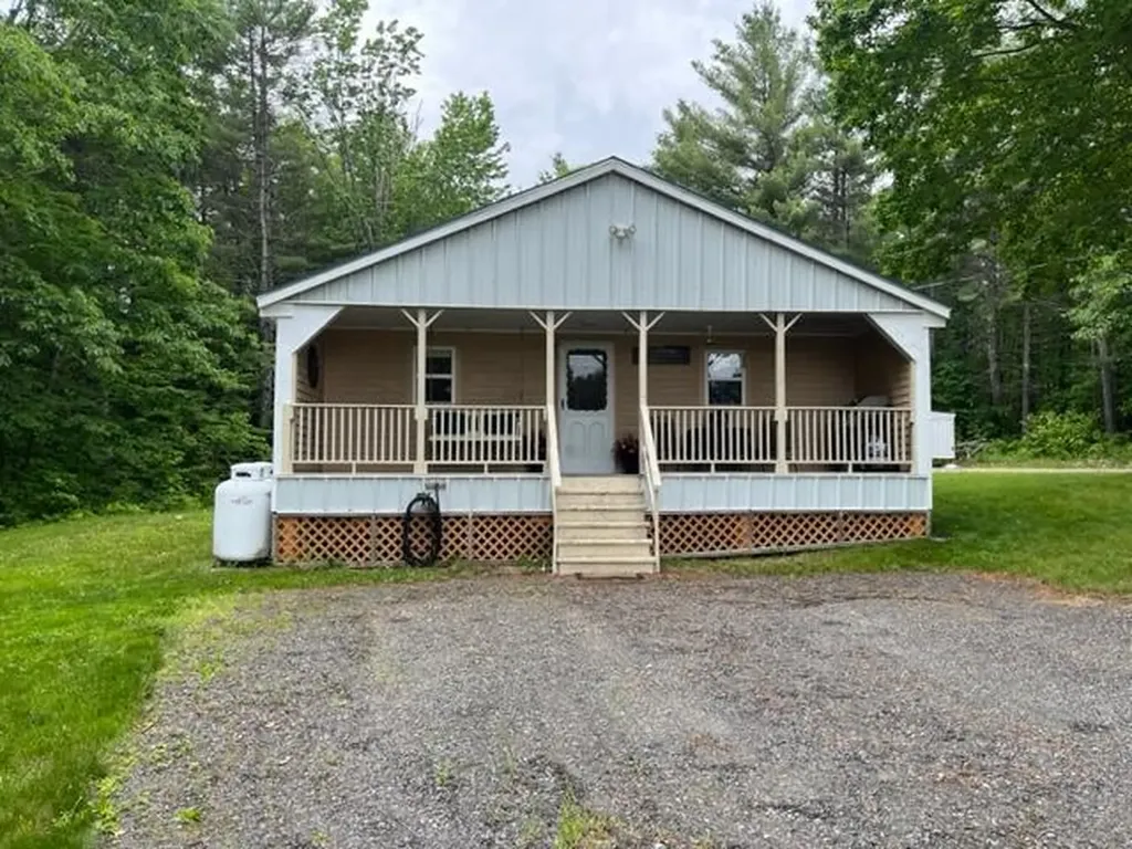 727 Madison Road Norridgewock ME 04957