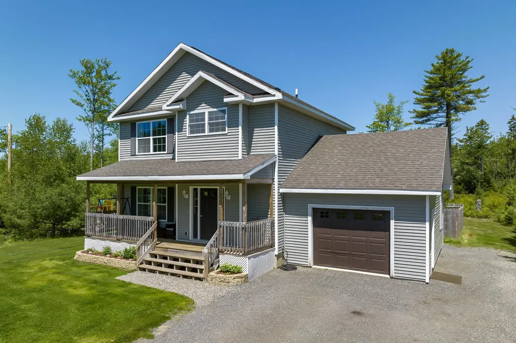 64 Tilden Way Lamoine ME 04605