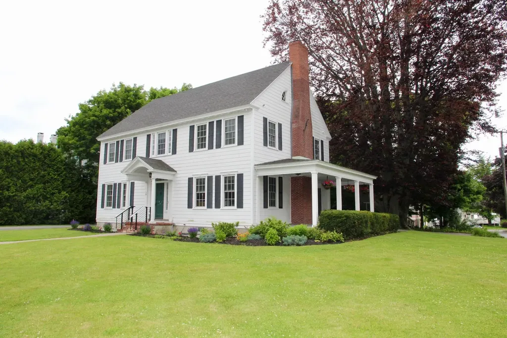 18 Talbot Avenue Rockland ME 04841