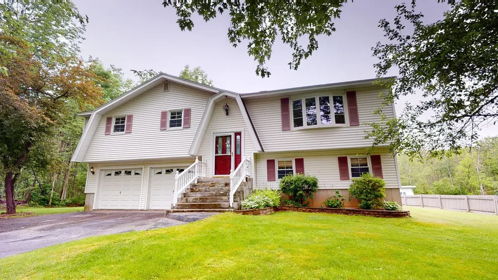 8 Cleveland Place Waterville ME 04901