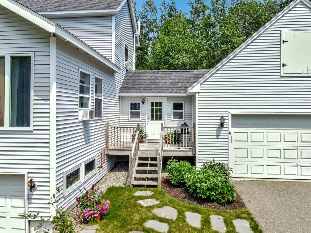 11 Summer Street South Thomaston ME 04858