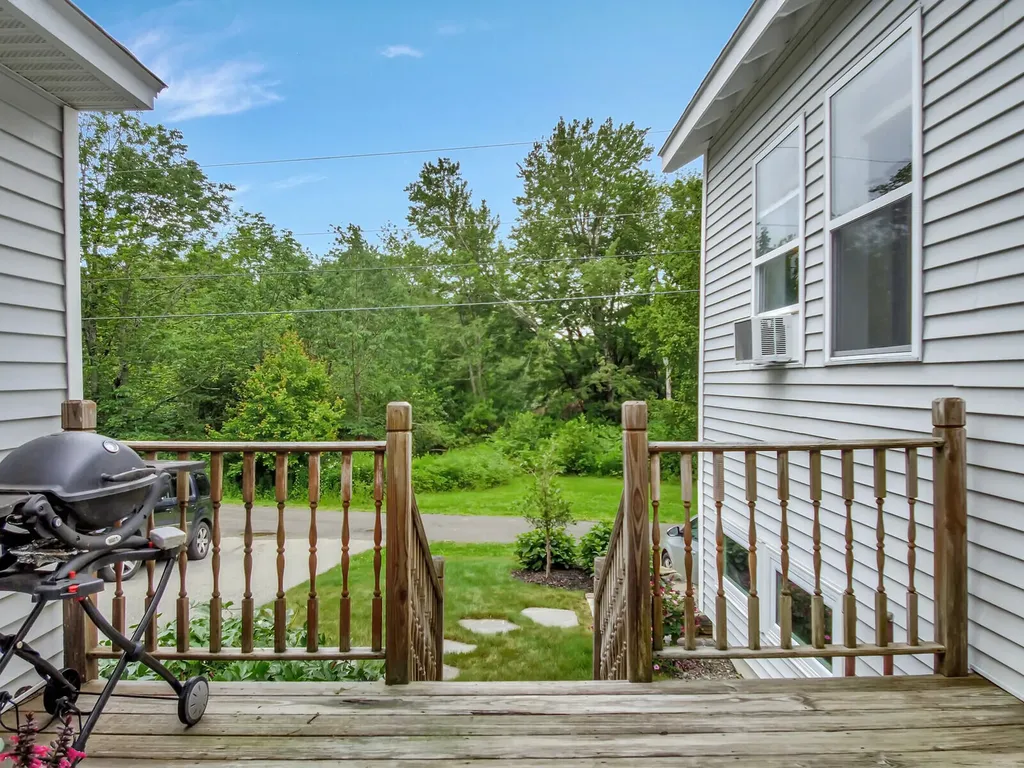 11 Summer Street South Thomaston ME 04858