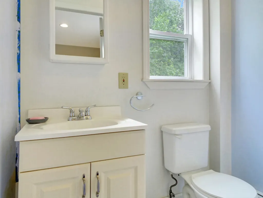 11 Summer Street South Thomaston ME 04858