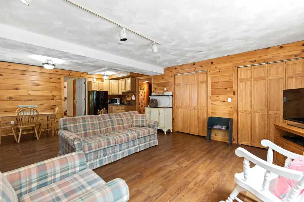 4 Ambrose Circle Gray ME 04039