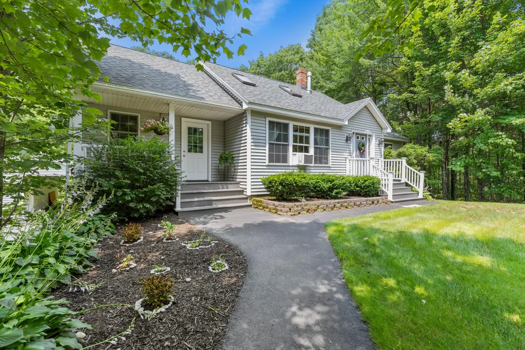 4 Ambrose Circle Gray ME 04039