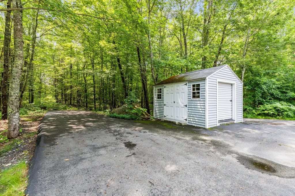 4 Ambrose Circle Gray ME 04039
