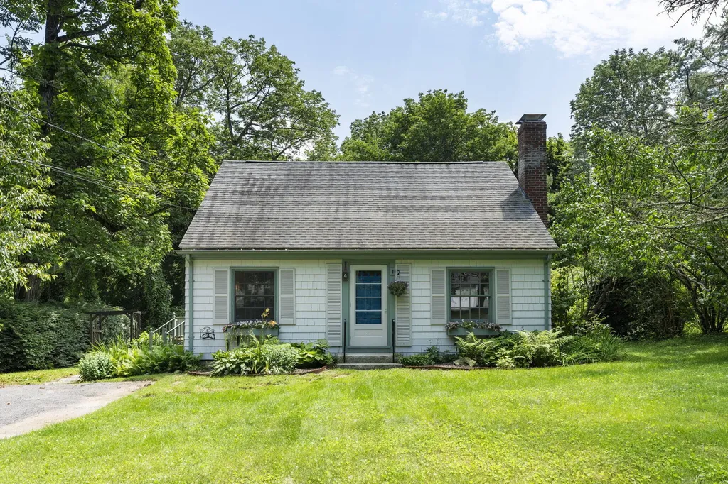 94 Leighton Road Falmouth ME 04105